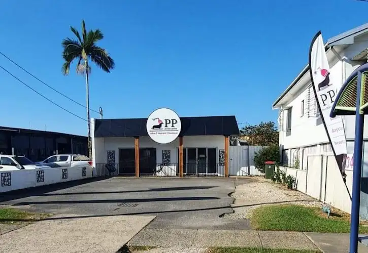 Poochies Parlour - Pet Groomer in Bungalow